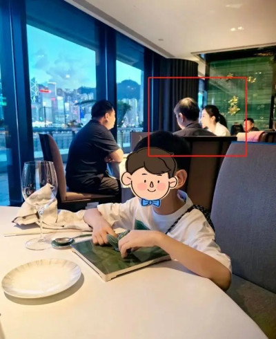 網友餐廳偶遇韓雪夫婦 二人罕見同框與好友暢聊