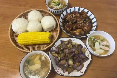 曬曬我家的午餐飯，3個人2道菜1個湯，成本30塊錢，朋友經濟實惠