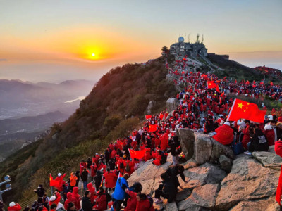 國慶首日各大景區立即开啓人海模式：博物館門票售罄，長线遊爆火，阿壩州成黑馬