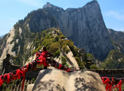 華山旅遊：探祕奇險峻秀，領略自然與人文的雙重魅力