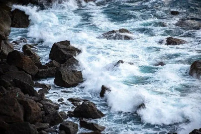 漫步河北淺水灣：邂逅碧海藍天的浪漫