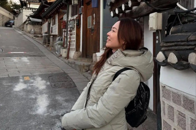 郭晉安前妻跟女兒去韓國旅遊，母女在街頭品嘗美食，失婚半年走出陰霾